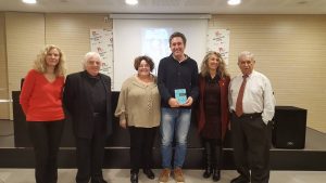 A la Biblioteca Montserrat Roig. Raquel Ibáñez, Antonio Ramírez, jo, Jordi Vila, Lourdes Borrell i Antonio Caballero