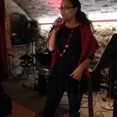 Tere Fernandez canta «Rialla»