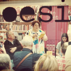 Amb els peus nus dels dies nous